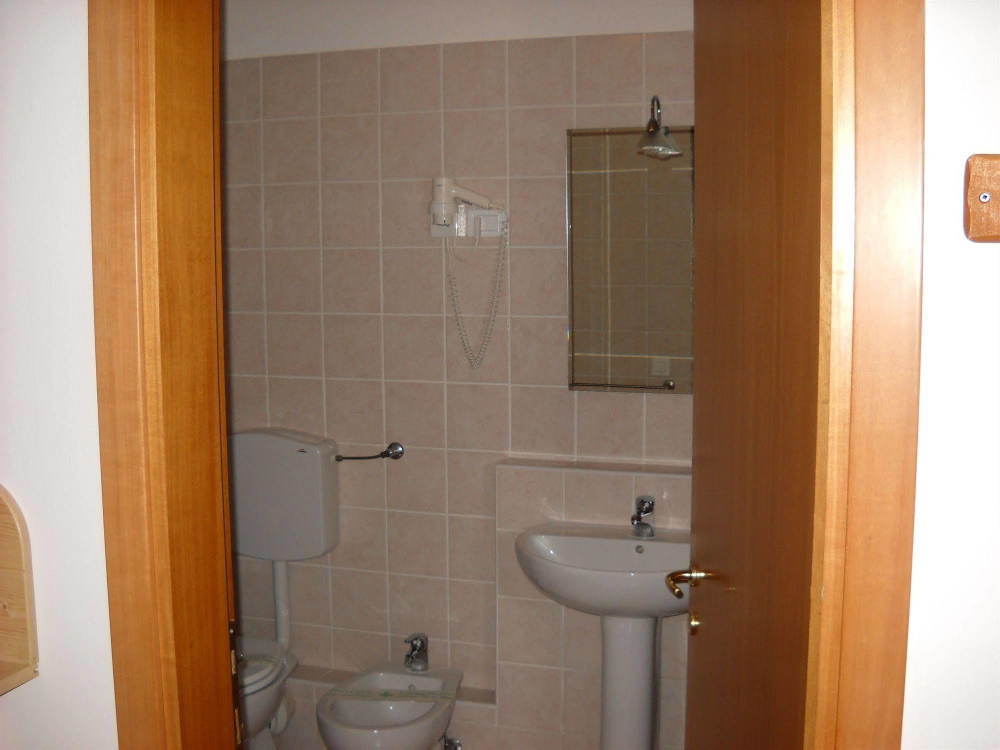 B&B Hope Bologna Bagian luar foto
